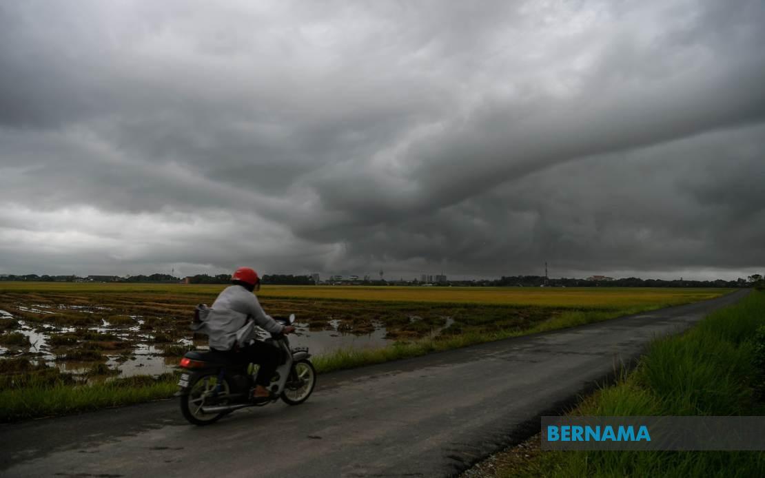 Thunderstorm and Heavy Rain Alert Across Eight States Until Evening