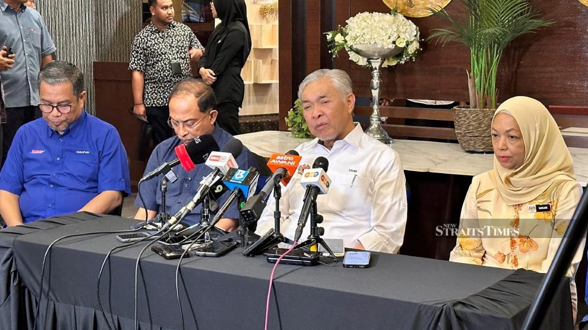 Zahid urges unity coalition to sidestep Najib-Rosmah legacy in Johor campaign push