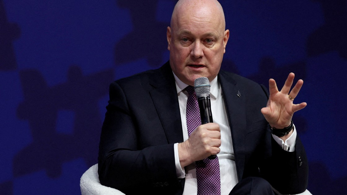 New Zealand PM Luxon Opens Door to Electoral Referendum Amid Coalition Tensions
