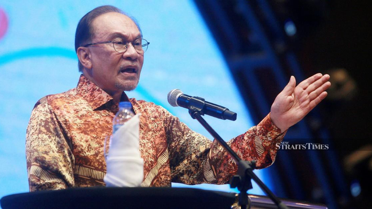 Anwar dismisses political revenge claims over Tabung Haji and Felda probes
