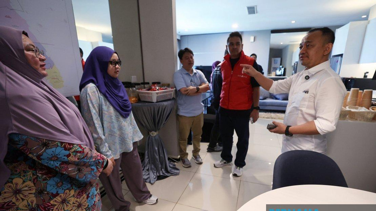 Maszlee Malik Eyes Mobile App to Streamline Constituent Services in Puteri Wangsa