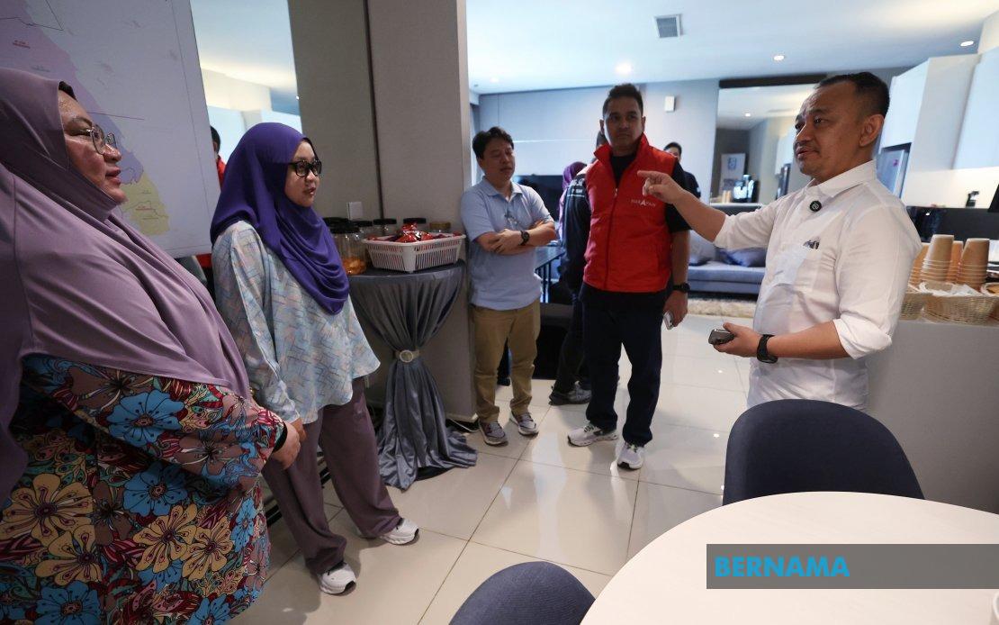 Maszlee Malik Eyes Mobile App to Streamline Constituent Services in Puteri Wangsa