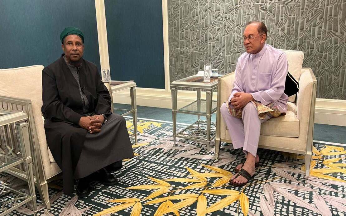 PM Anwar Meets Gambian Islamic Scholar at Farewell Reception