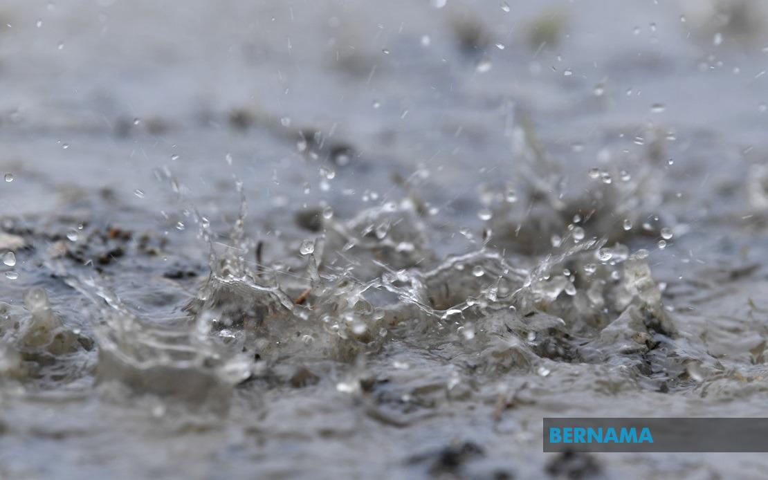 Seoul and Eastern Province Battered by Torrential Downpours; 10 National Parks Shut