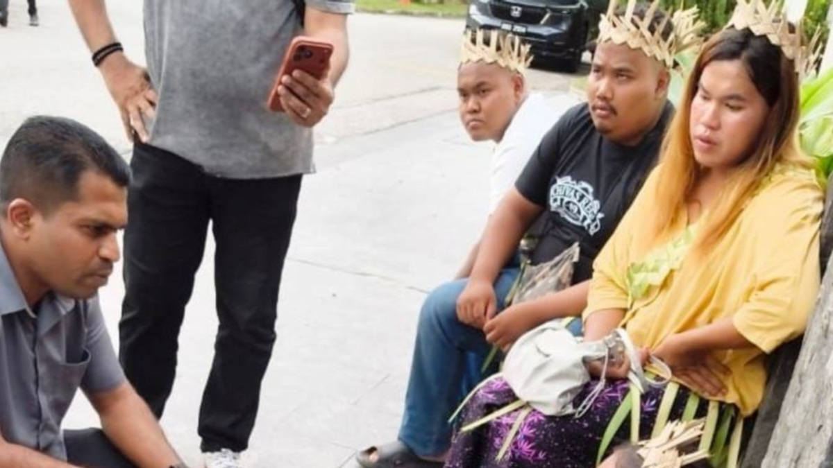 Orang Asli from Pahang village trek to PM's residence over land dispute