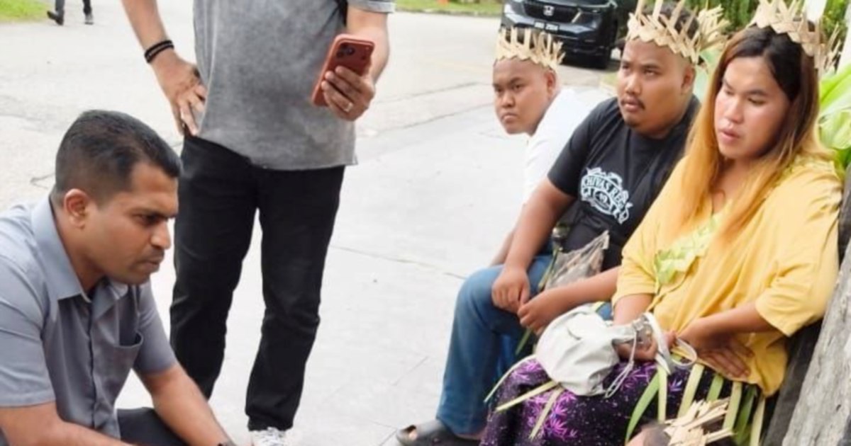 Orang Asli from Pahang village trek to PM's residence over land dispute