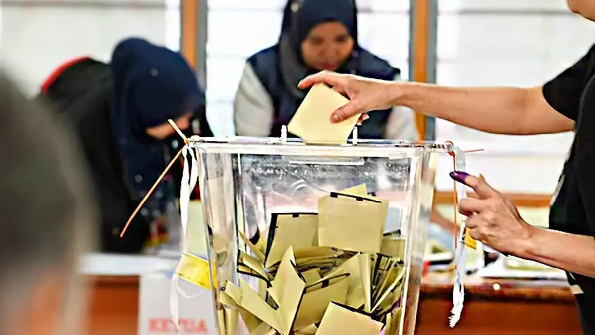 Young Voters in Johor Set to Determine Election Outcome as Parties Court the 21-39 Demographic