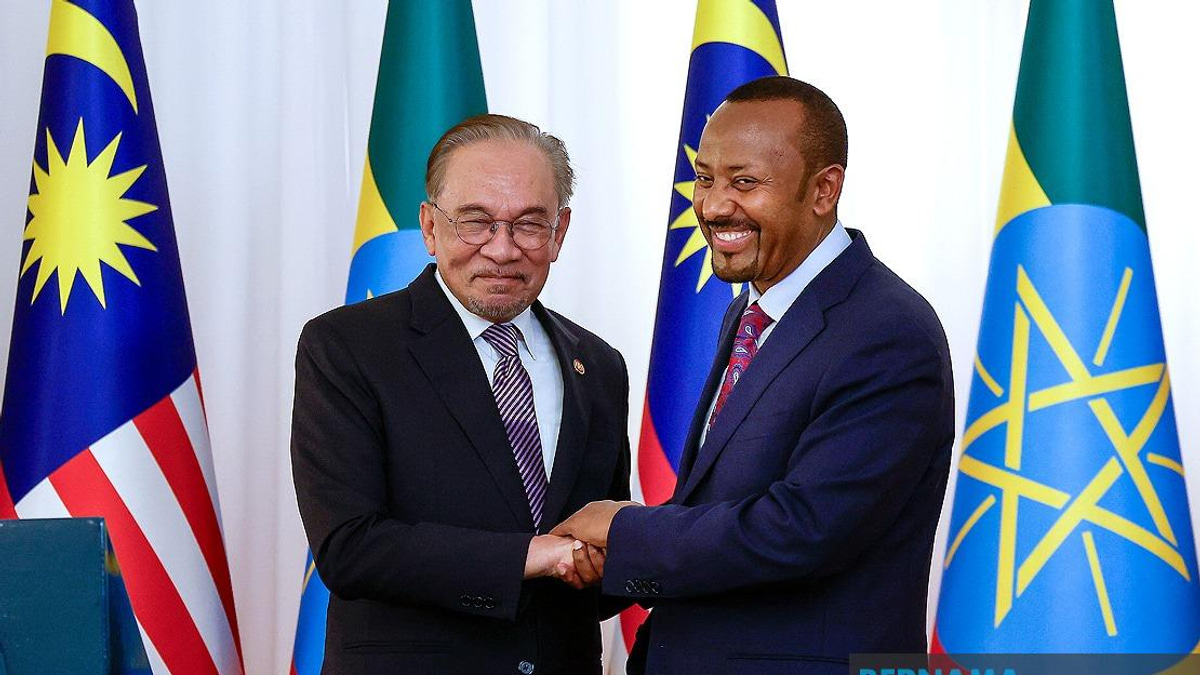 Anwar Congratulates Ethiopia's Abiy Ahmed on Election Victory, Signals Deeper Ties