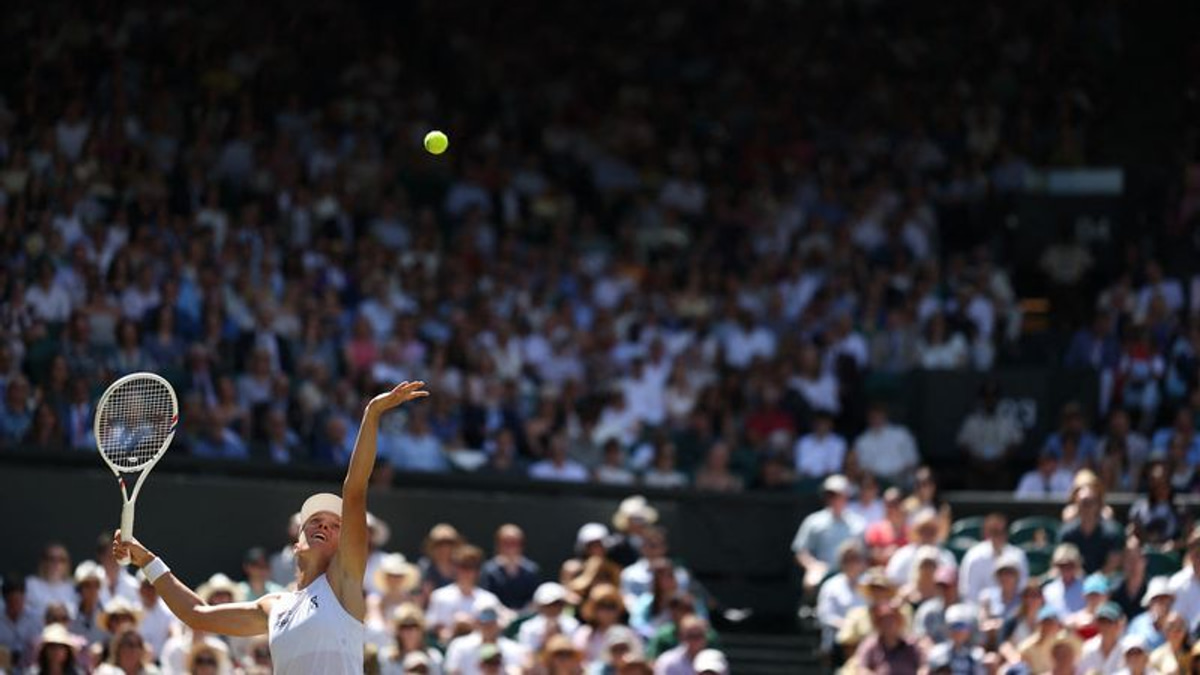 Philippine sensation Eala stuns defending champion Swiatek to advance at Wimbledon