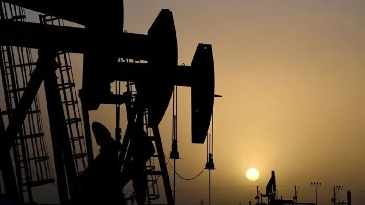 Oil Prices Surge as US-Iran Tensions Escalate, Red Sea Shipping Route at Risk
