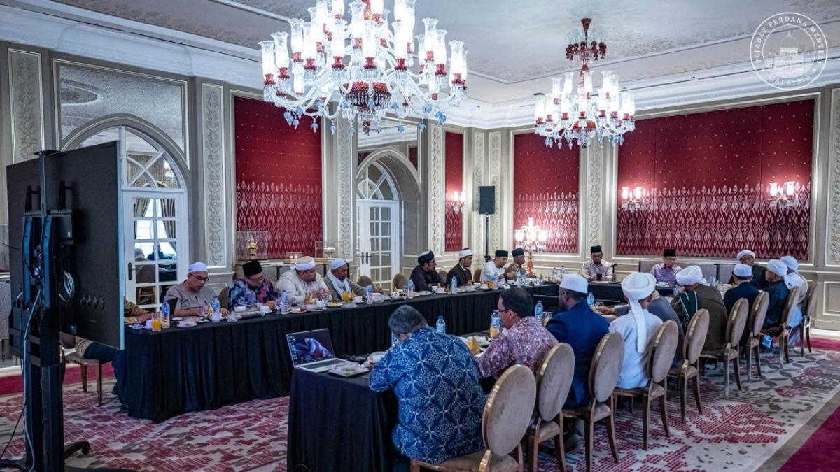 Prime Minister Anwar Emphasises Role of Religious Scholars in Shaping Government Policy