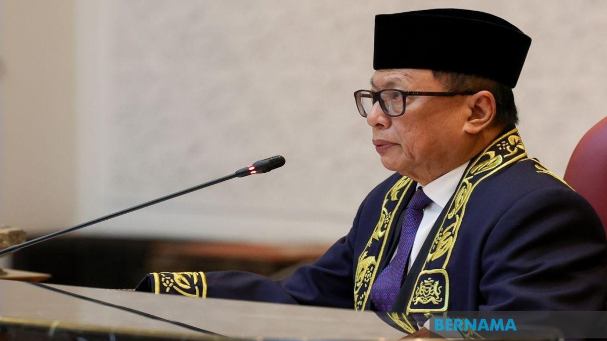 Puad Zarkashi Quits UMNO, Accuses Johor Leader of Being 'Yes-Man' Controlling Party