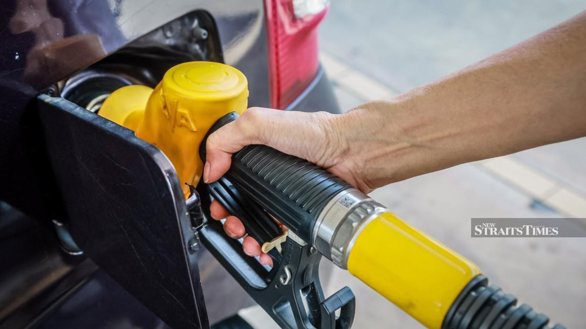 Malaysia Spends Up to RM50 Billion Annually to Keep RON95 Petrol at RM1.99, Anwar Says