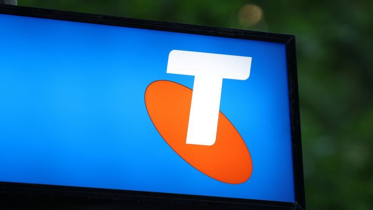 Telstra outage cripples Australian transport and payments, stranding commuters