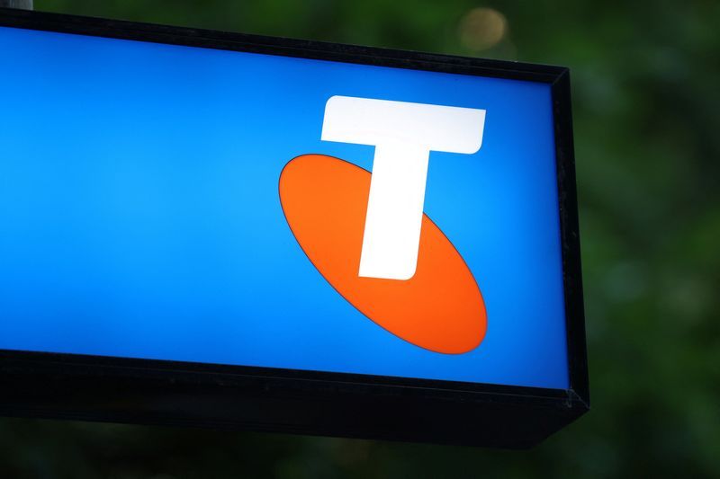 Telstra outage cripples Australian transport and payments, stranding commuters