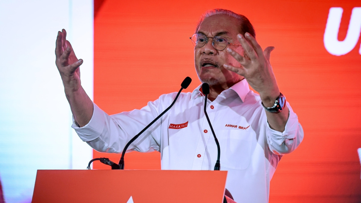 Anwar launches Negeri Sembilan campaign push to sustain Pakatan's electoral drive