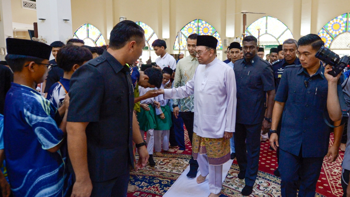 Malaysia's economy expands 5.8% in Q2 as PM credits collective effort
