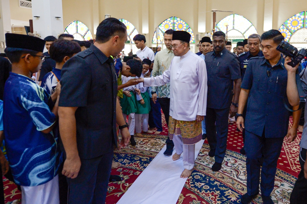 Malaysia's economy expands 5.8% in Q2 as PM credits collective effort