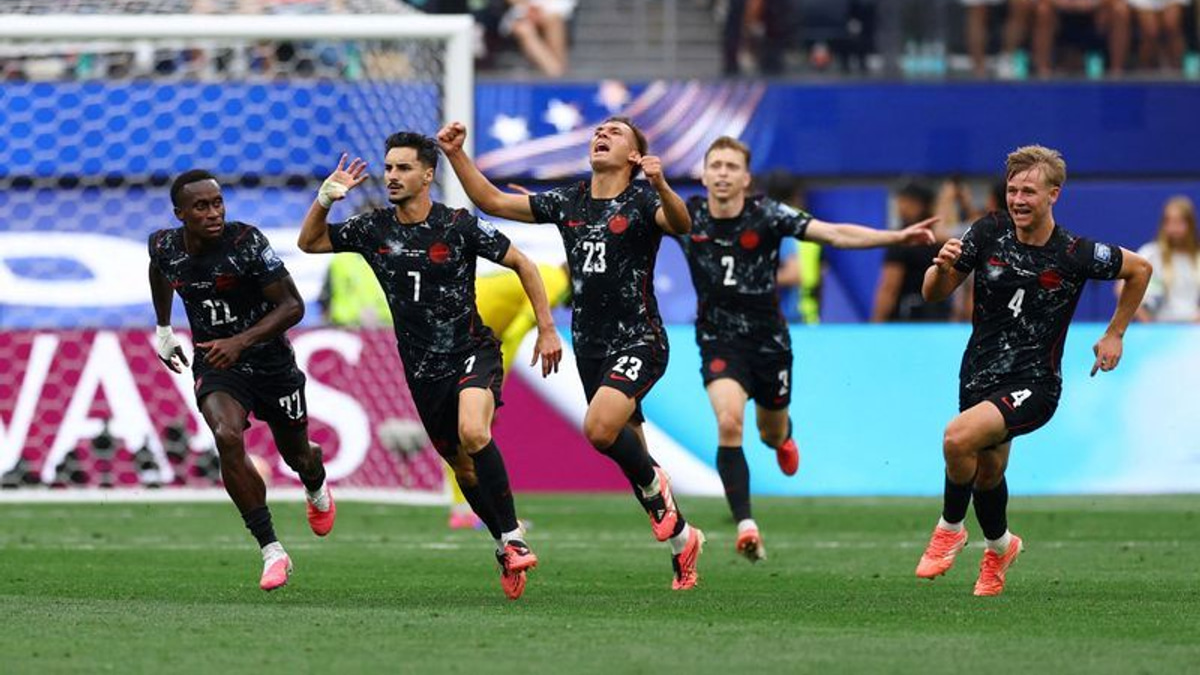 Eustaquio's stoppage-time goal sends Canada into World Cup last 16 for first time