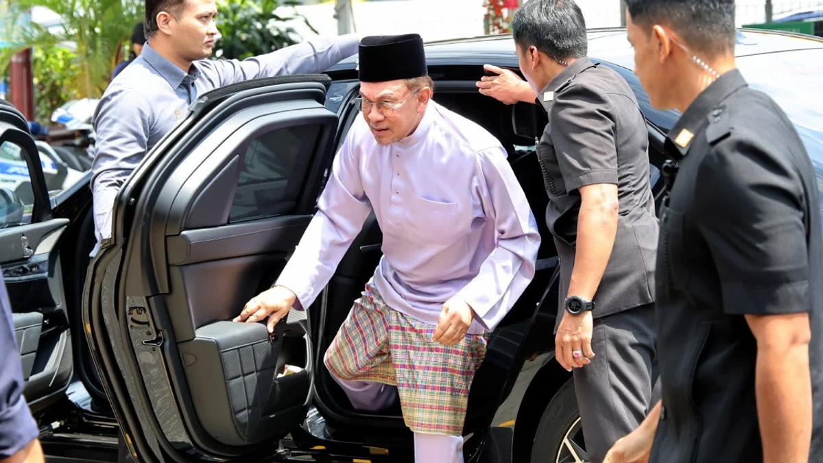 Anwar urges restraint and dignity in Johor election campaigns