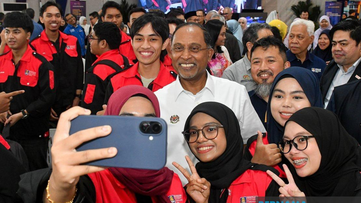 LRT3 Shah Alam Opens Door for UiTM Students as Zambry Backs Semiconductor Push