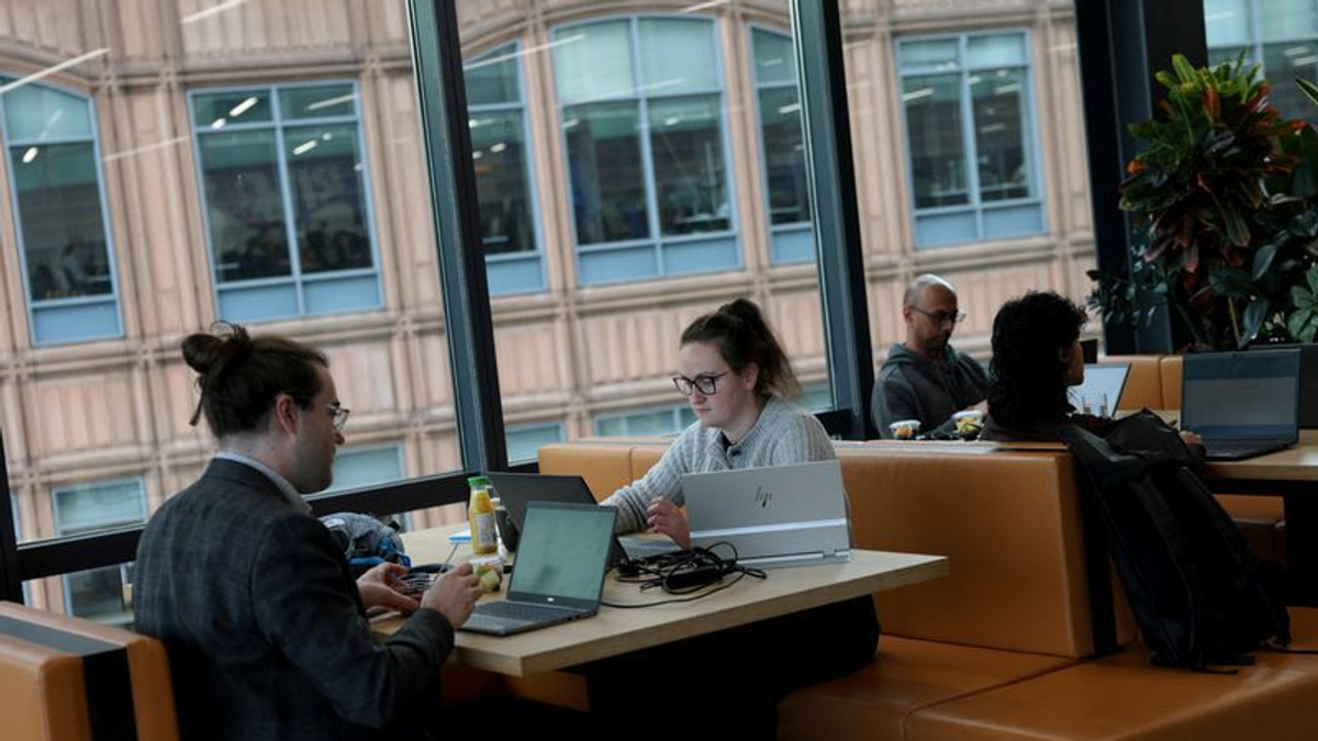 UK Economy Increasingly Powered by AI Boom as Tech Sector Drives Growth