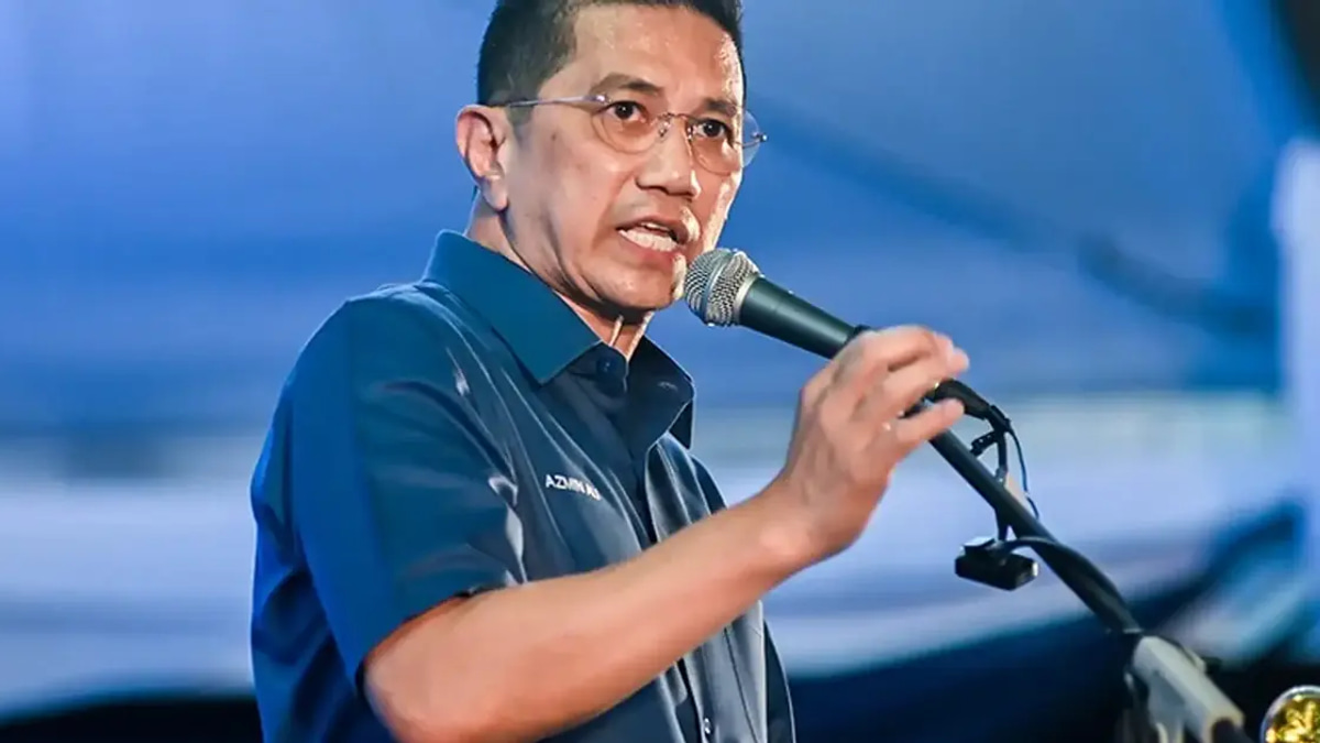 Azmin poised as Bersatu's gateway to Pakatan if Muhyiddin exits leadership
