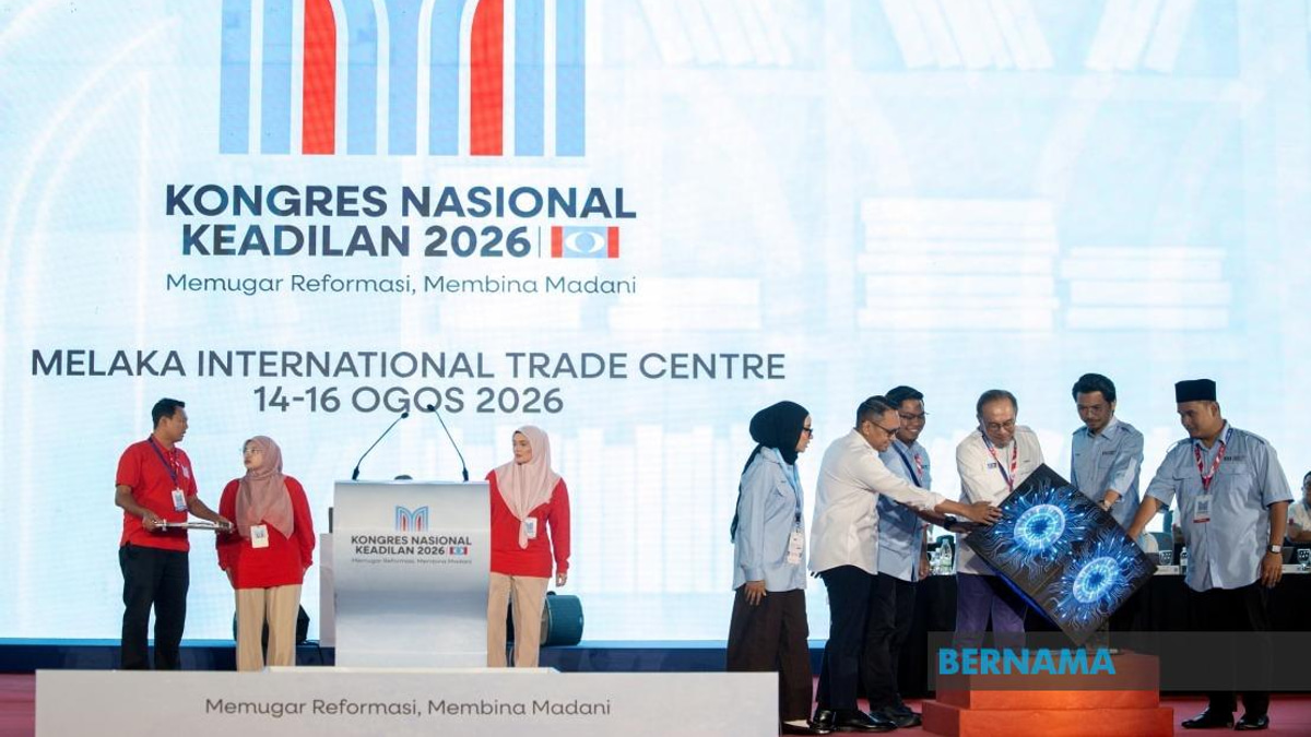 Anwar Launches AMK Ideological Framework, Calls Youth to Moral Leadership