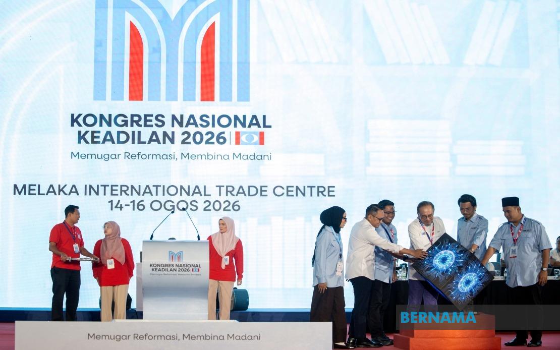 Anwar Launches AMK Ideological Framework, Calls Youth to Moral Leadership