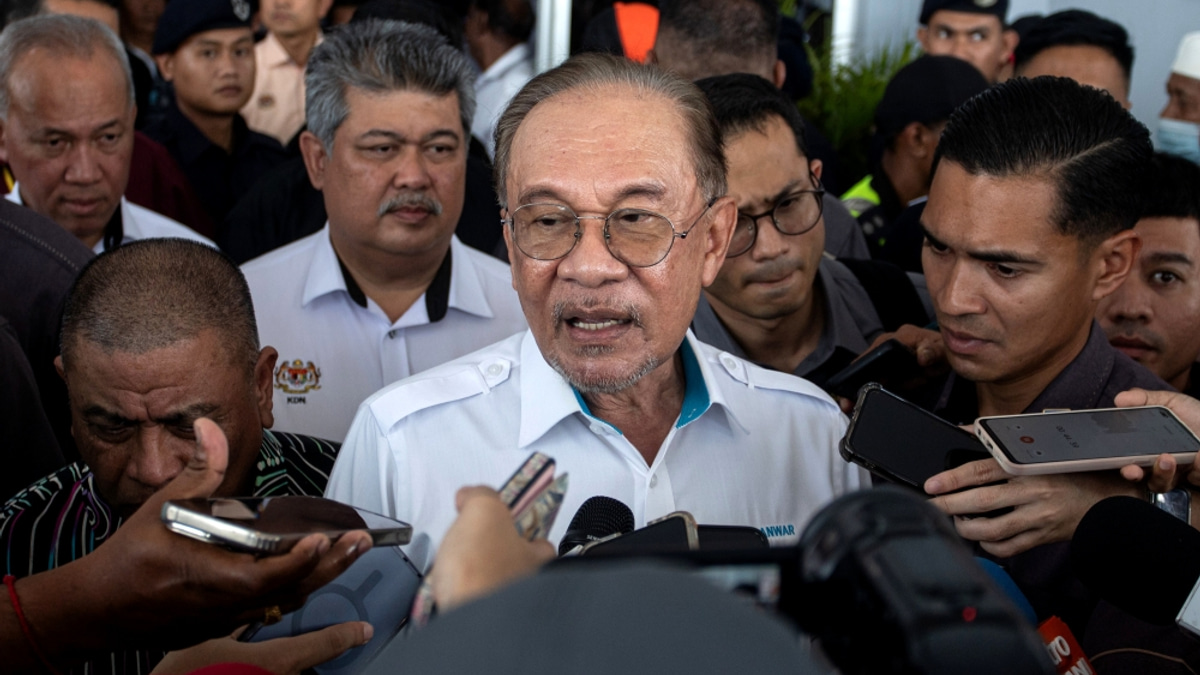 Anwar Defends KWAP Over eFishery Setback, Points to Broader Profit Gains
