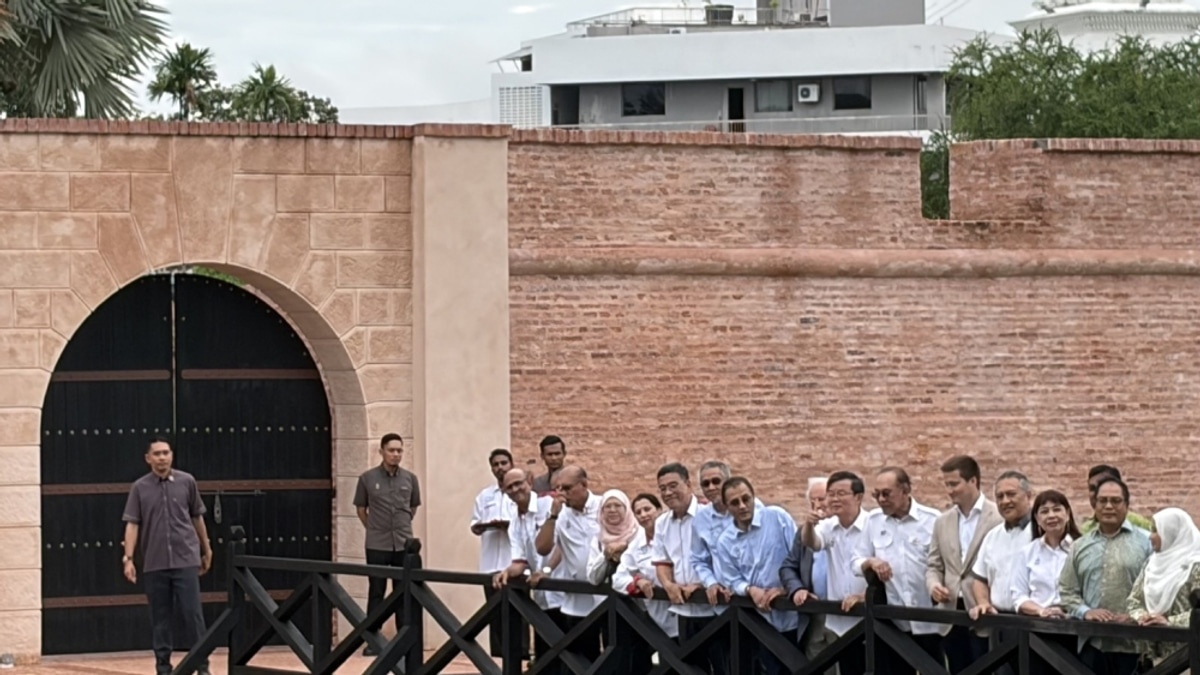 Anwar calls for reframing of Malaysian history to reflect national narrative