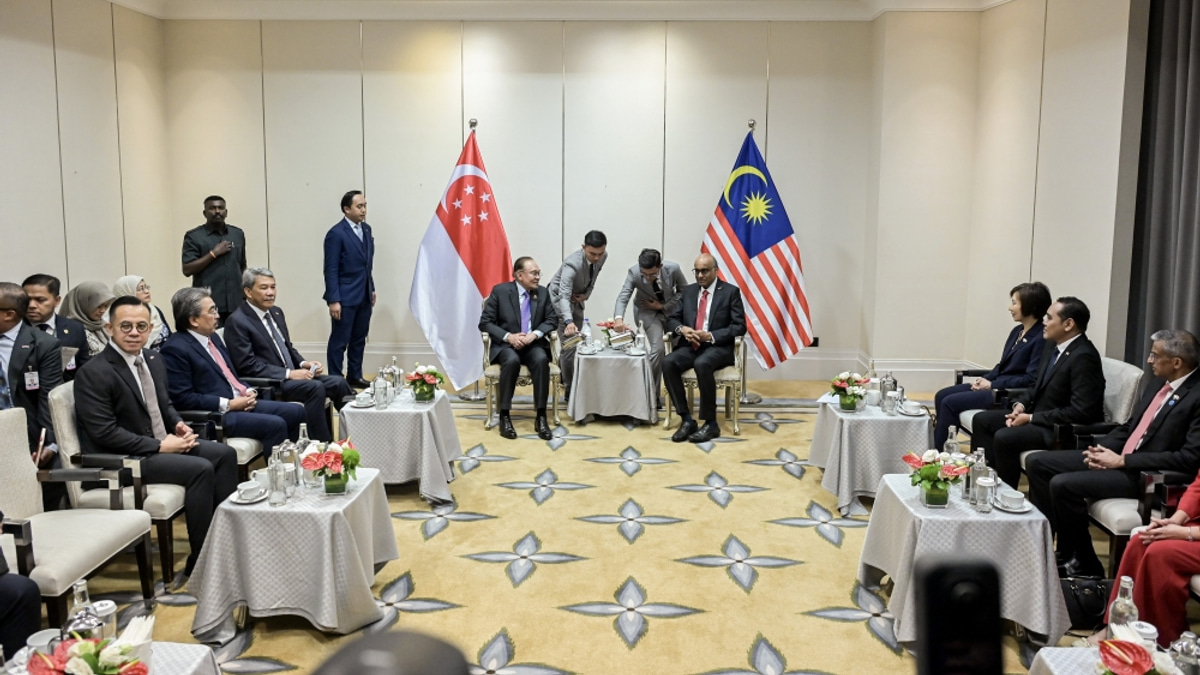 Singapore President Halimah Yacob meets PM Anwar in substantive bilateral talks during Kuala Lumpur state visit
