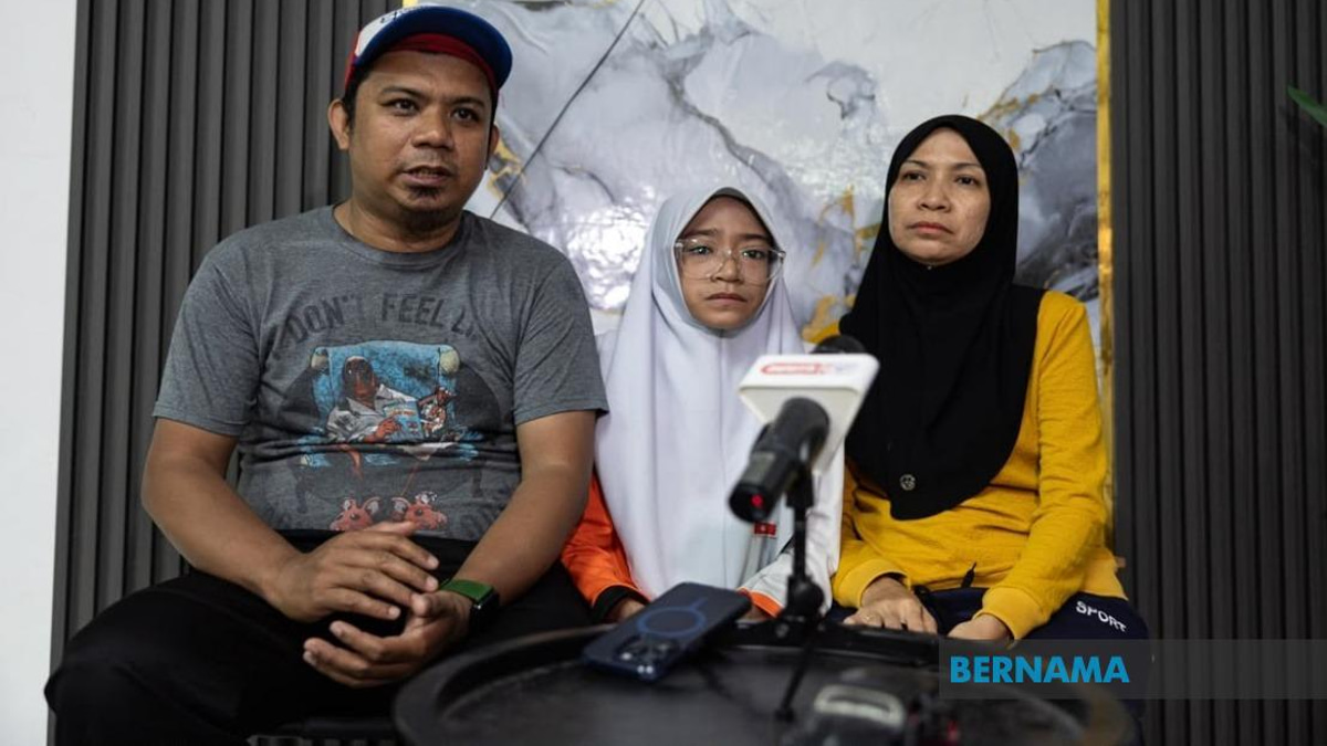 Education Minister, Teachers' Foundation Fund RM10,000 Surgery for Teenage Scoliosis Patient