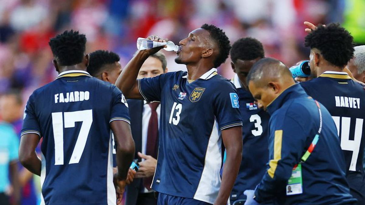 Infantino Defends World Cup Hydration Breaks as Purely Sporting Decision