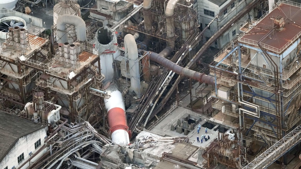 Search continues for 11 missing after smokestack collapse at Kumamoto paper mill