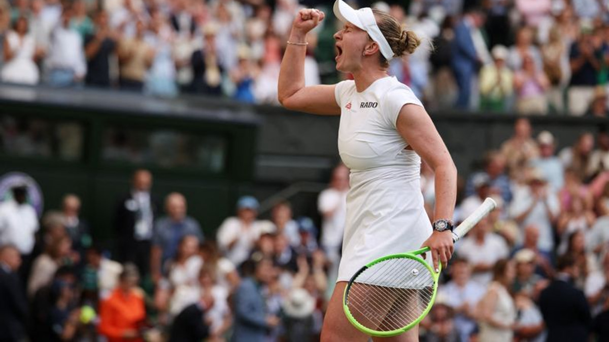 Krejcikova stages comeback to defeat Andreeva at Wimbledon