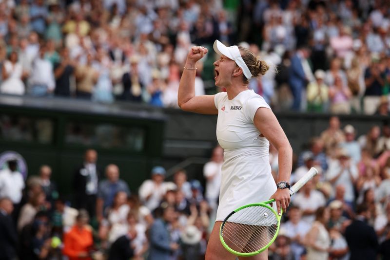 Krejcikova stages comeback to defeat Andreeva at Wimbledon