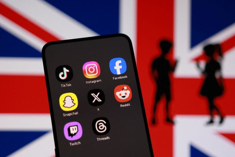 UK to Enforce Midnight Social Media Curfew for Teenagers Aged 16-17