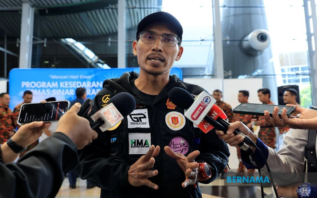 Family of Missing Malaysian Firefighter Maintains Hope After Nepal Disaster