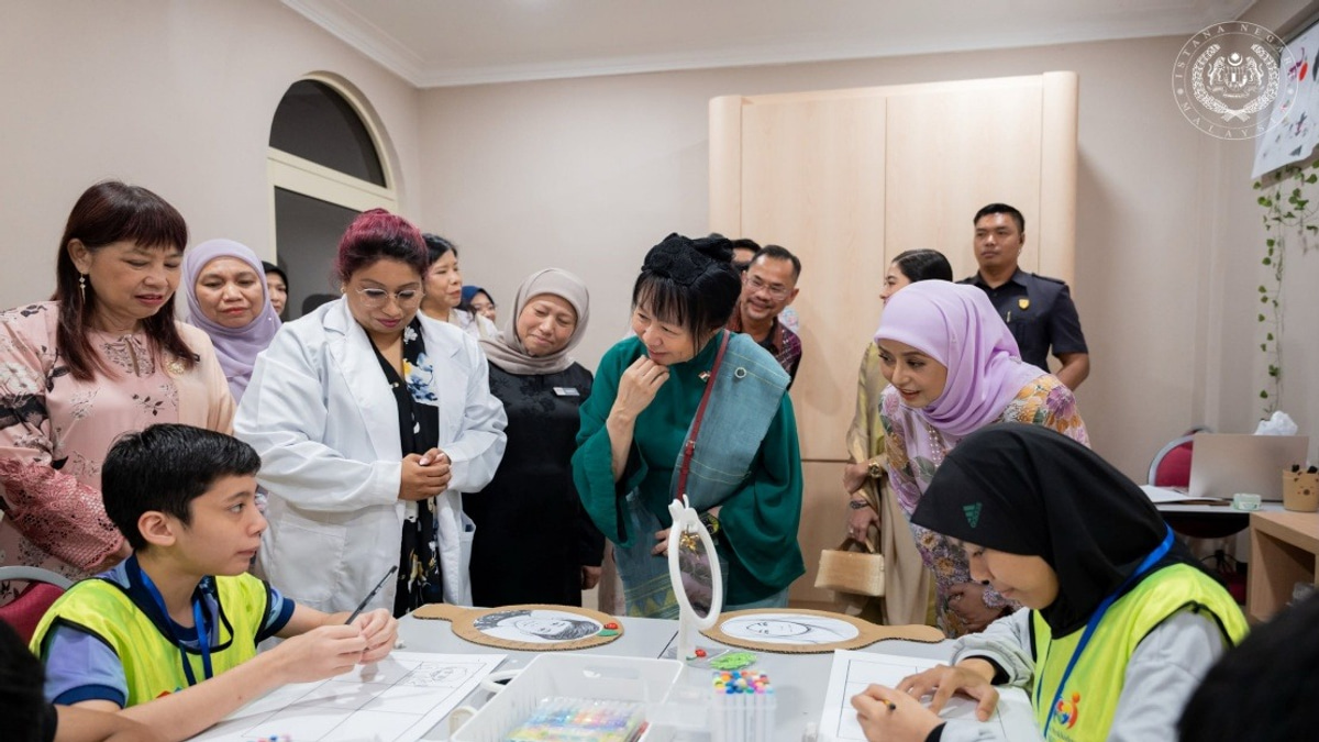 Queen and Singapore First Lady Visit Bangi Autism Centre During Presidential State Visit