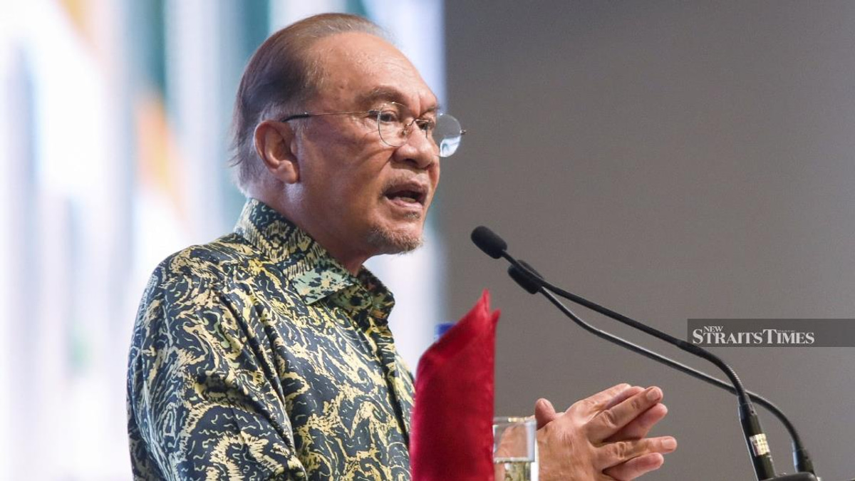 PM Anwar calls on youth to spurn divisive rhetoric, build bridges with government