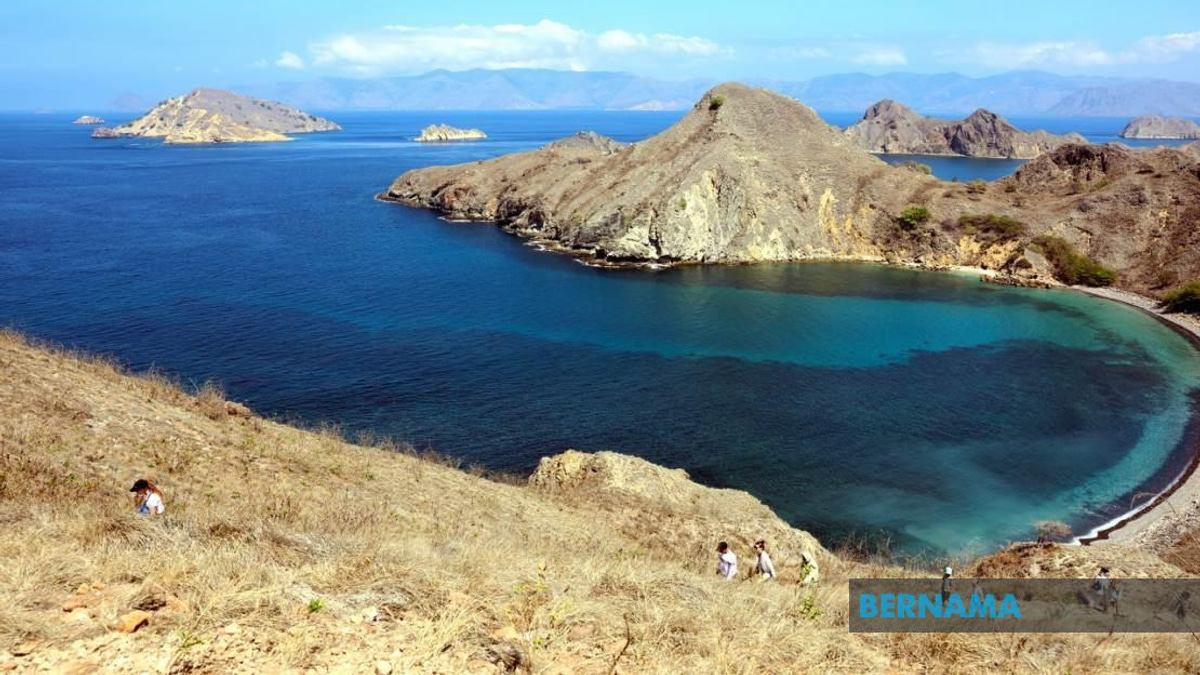 Southeast Asia in Focus: Indonesia Eyes Market Status, Philippines Climbs Tourism Rankings, Singapore Bolsters Maritime Safety