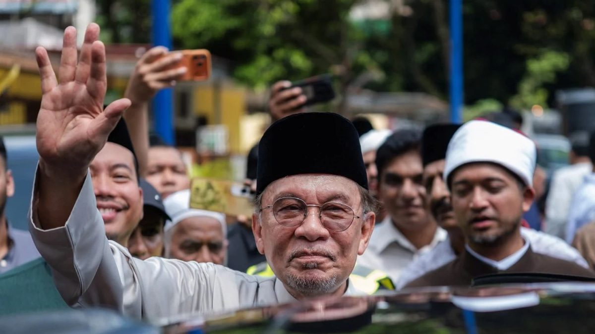 Johor Election Campaign Reaches Fever Pitch as National Leaders Converge