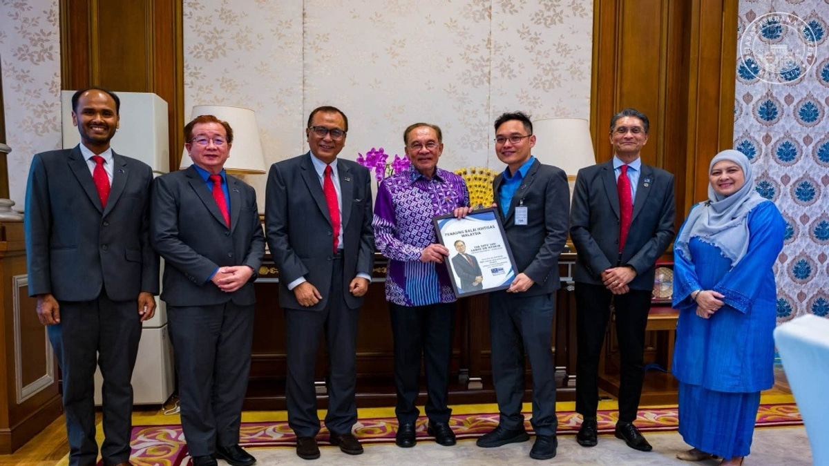 PM Anwar Prioritises AI and Professional Development in Meeting with BIM