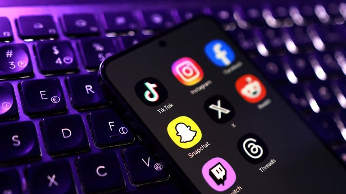 UK Study Finds Social Media Curbs Boost Teen Sleep and Focus, But Enforcement Remains Challenging