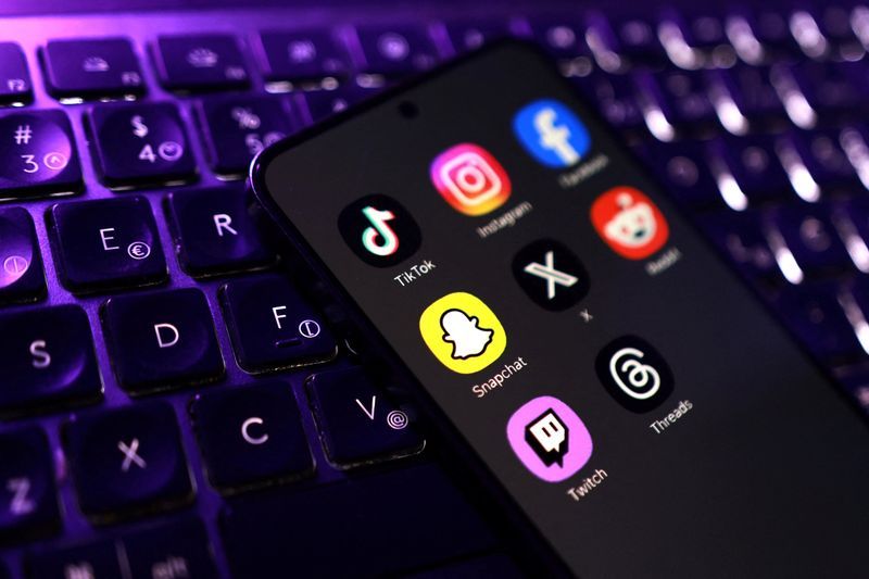 UK Study Finds Social Media Curbs Boost Teen Sleep and Focus, But Enforcement Remains Challenging