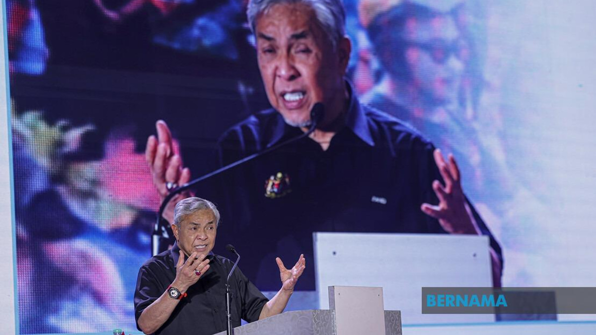 Ahmad Zahid Orders Permanent Status for All Key KEMAS Positions
