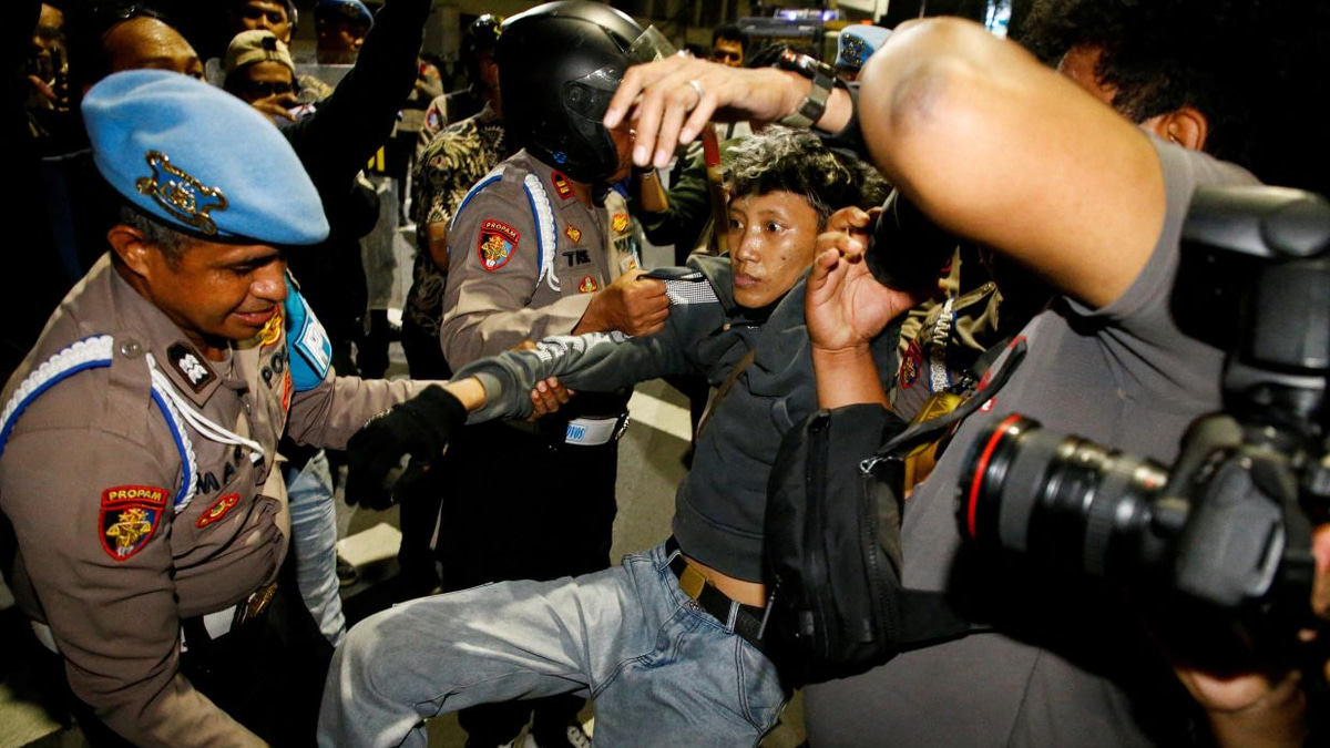 Indonesia Charges Four After Anti-Government Protest in Surabaya Over Fuel and School Meals Crisis
