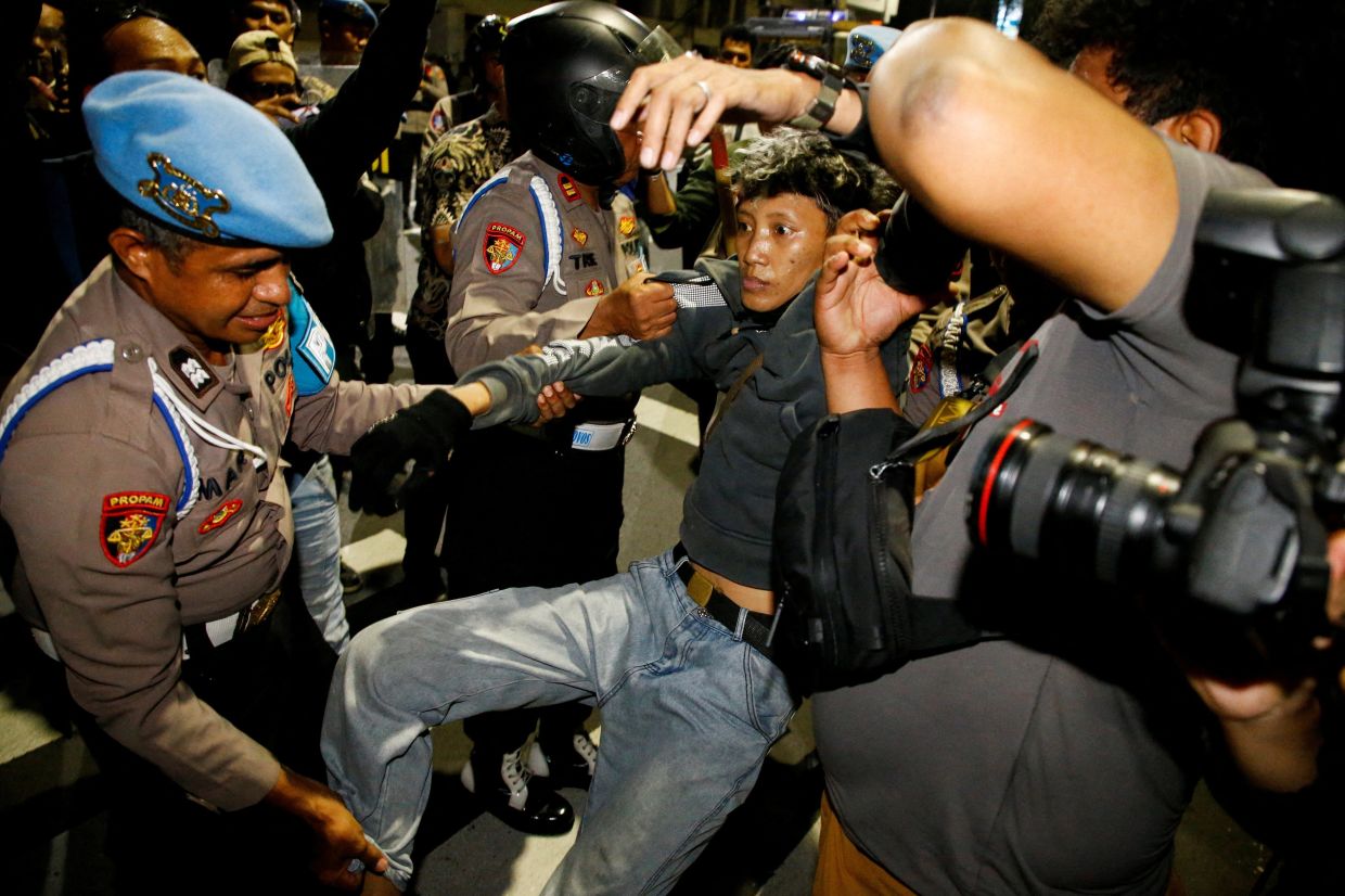 Indonesia Charges Four After Anti-Government Protest in Surabaya Over Fuel and School Meals Crisis