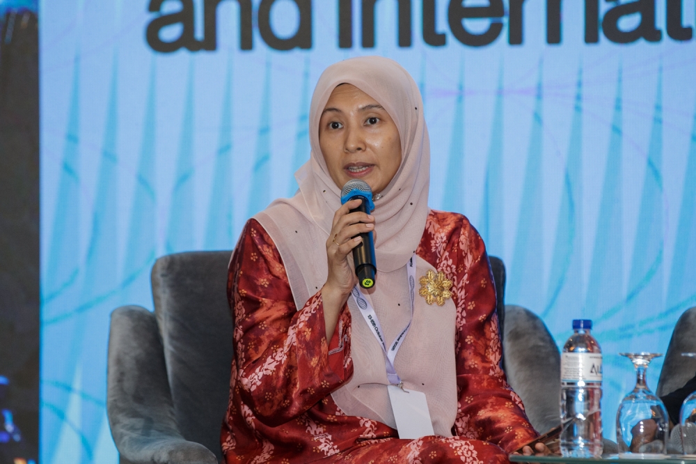 Nurul Izzah Steps Down as PKR Deputy President to Focus on Further Studies